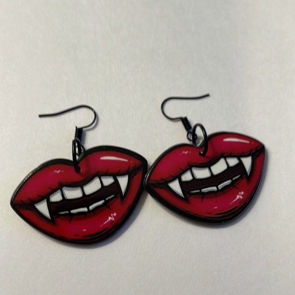 Bite Me Vampire Earrings w/black enamel ear hooks - Picture 2 of 6